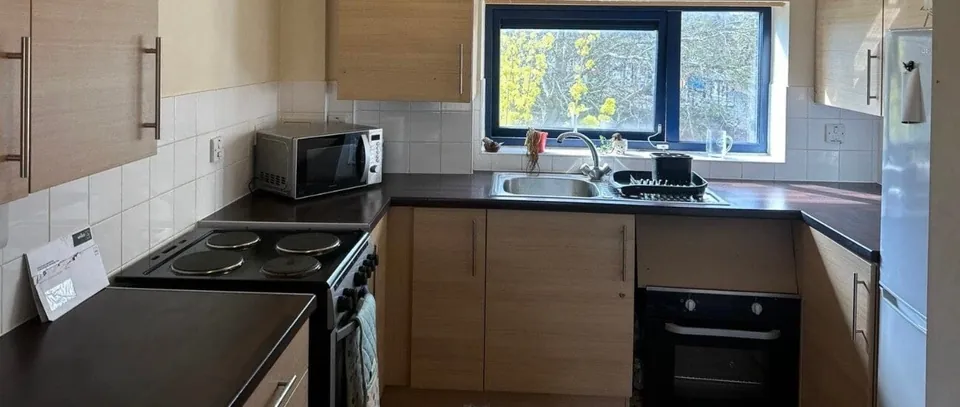 The same kitchen after a Polka Dot Cleaners deep clean, with clear worktops, a clean hob and a tidy floor